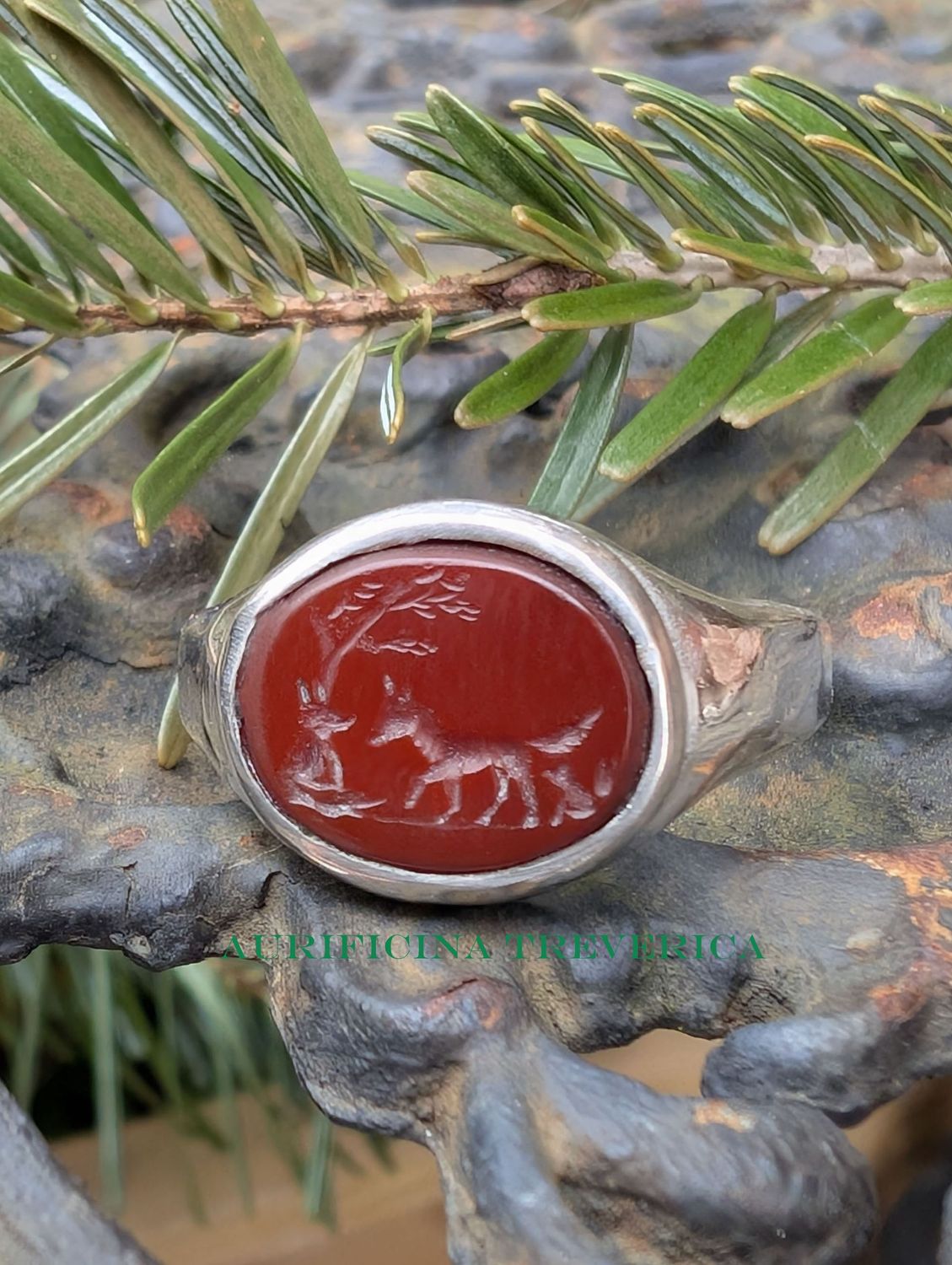 Replica intaglio ring fox family