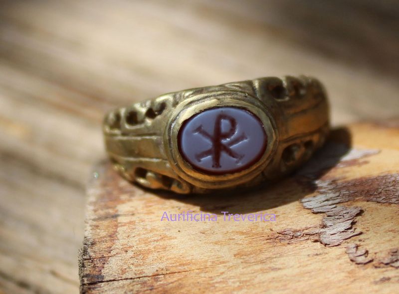 konstantinischer Ring 4.Jh.n Chr. Chi Rho konstantinischer Ring 4.Jh.n Chr. Chi Rho
