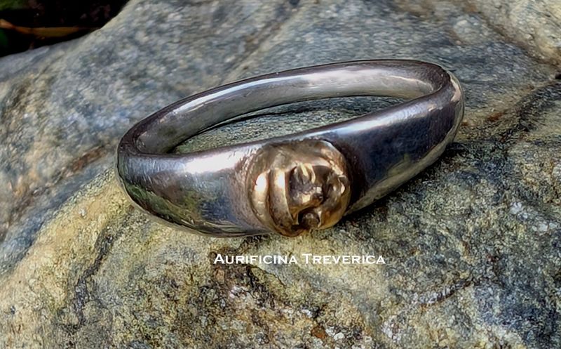 bague à tête de Cupidon, camp militaire Albaniana bague à tête de Cupidon, camp militaire Albaniana