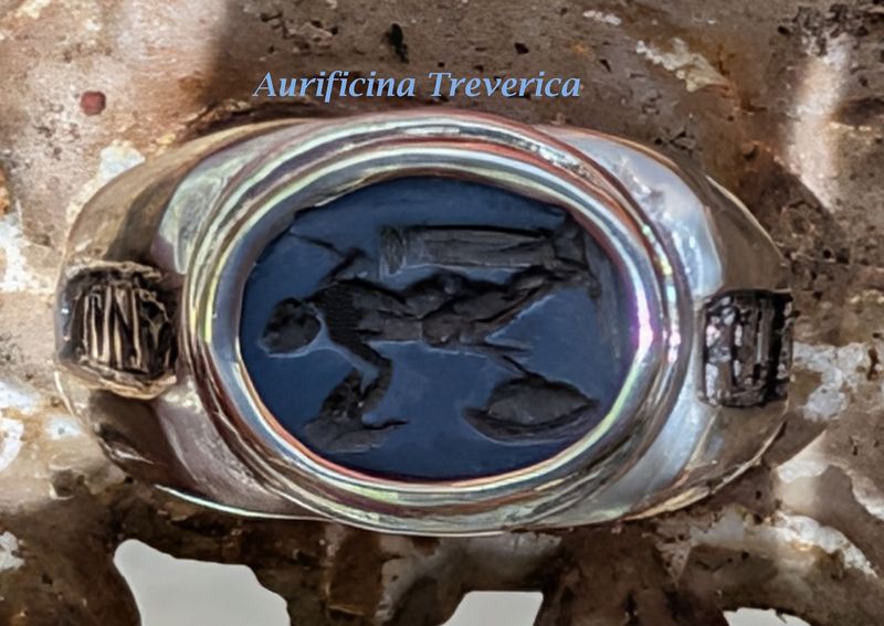 bague à sceau,  porte bonheur, intaille en agate nicolo Venus Victrix