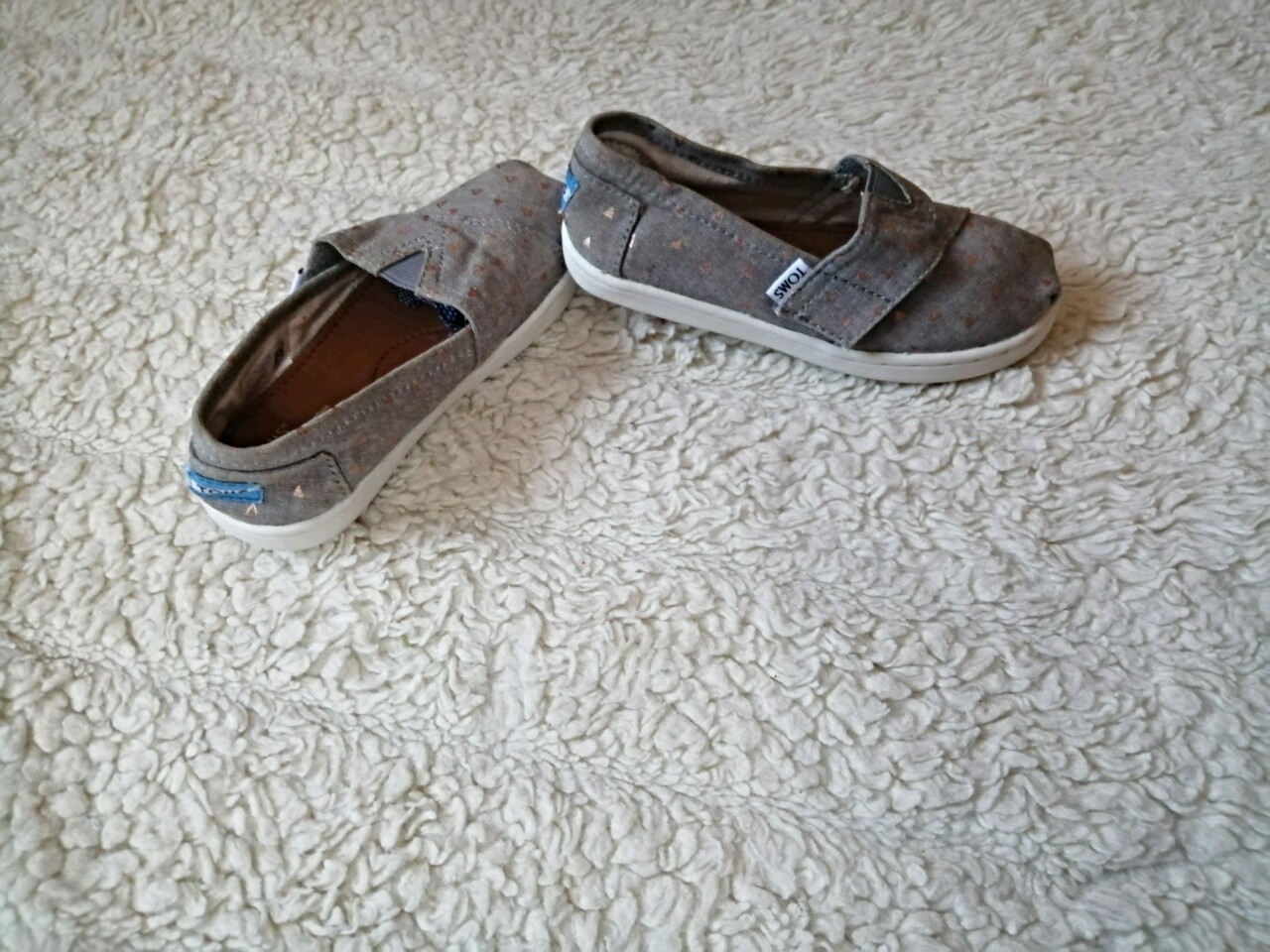 TOMS. Grey Size 10