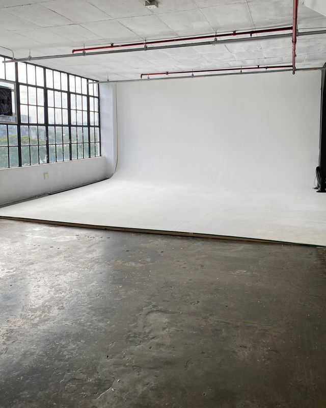 STUDIO HIRE MUST CONTACT 0658381532
