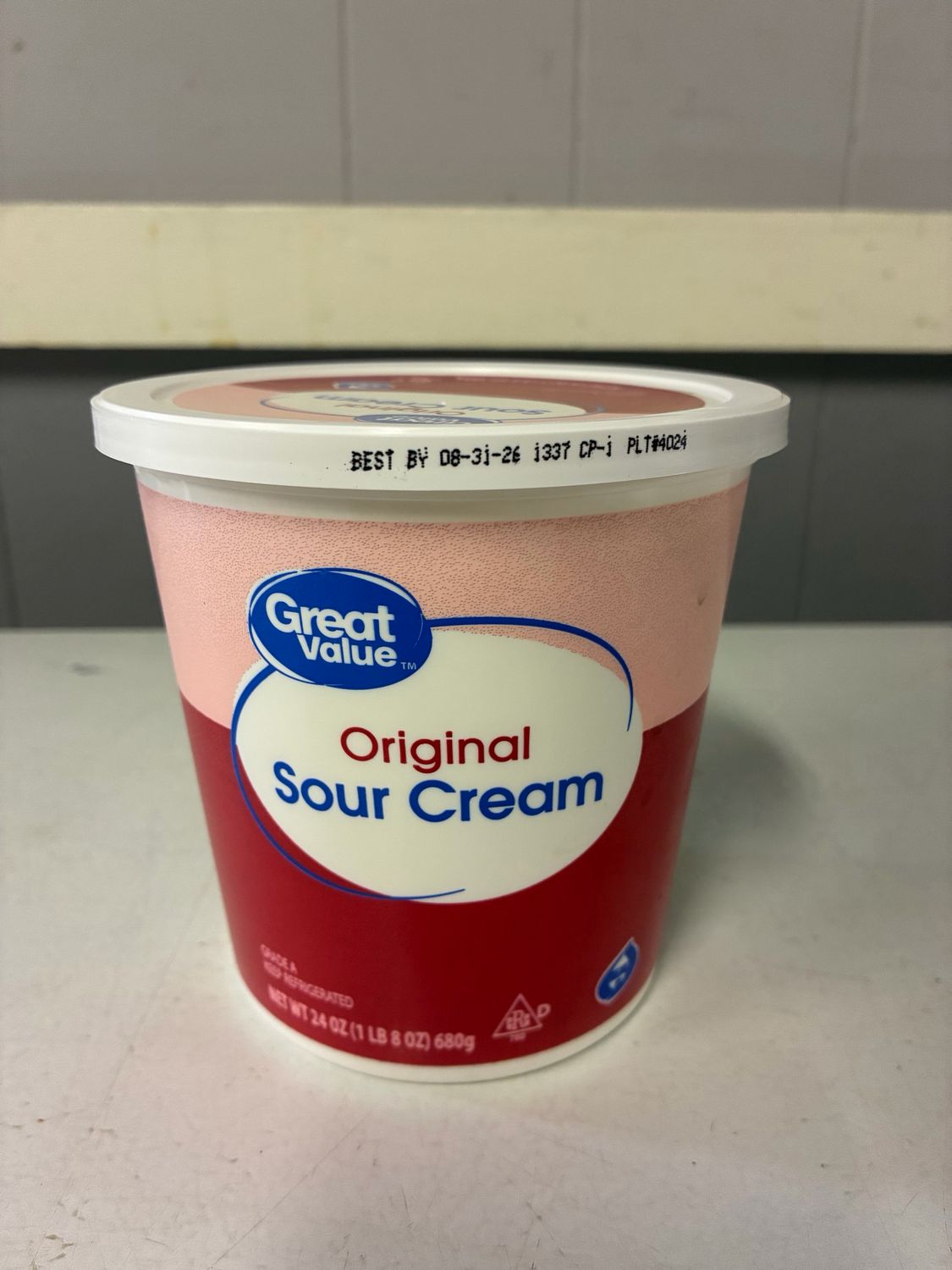 Sour Cream (24oz) (*LIMIT 1 per household*)