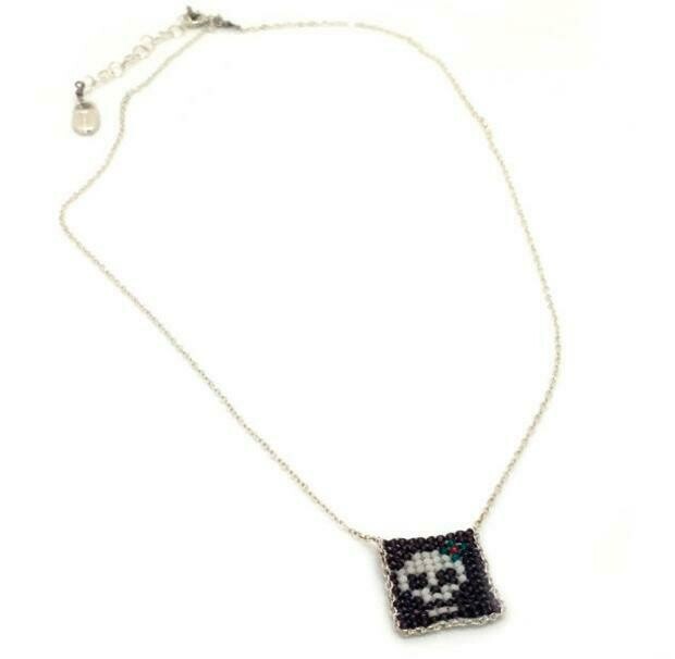 Collar cuadro calaca negro con blanco