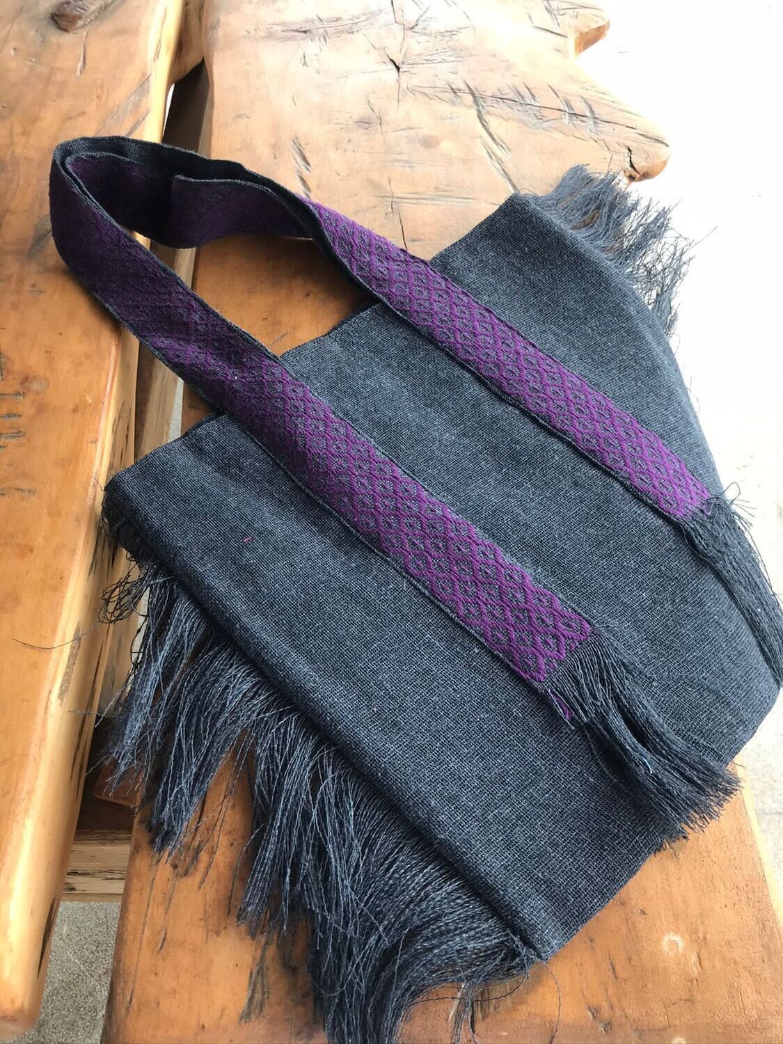Bolsa de yute gris