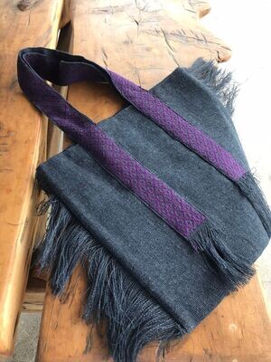 Bolsa de yute gris