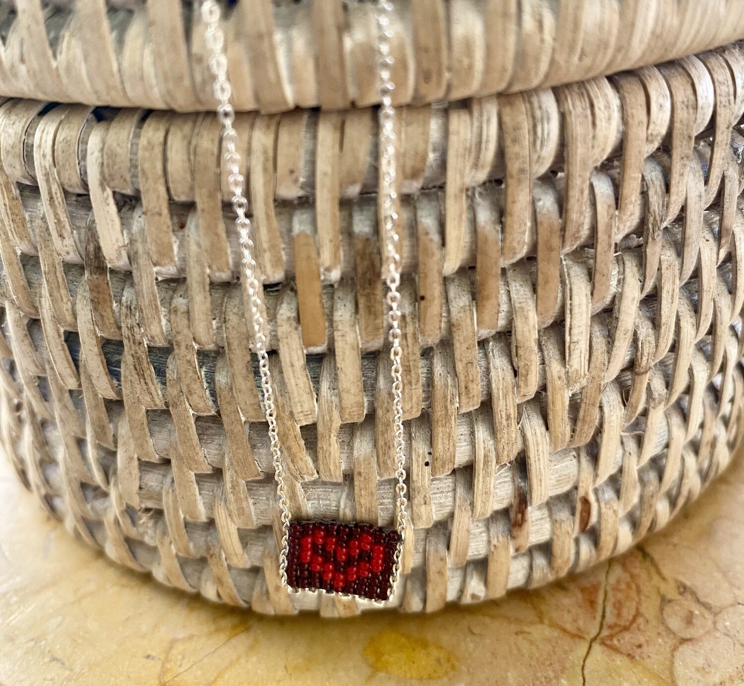Collar cuadro corazón rojo vino plata