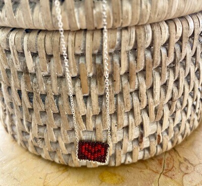 Collar cuadro corazón rojo vino plata