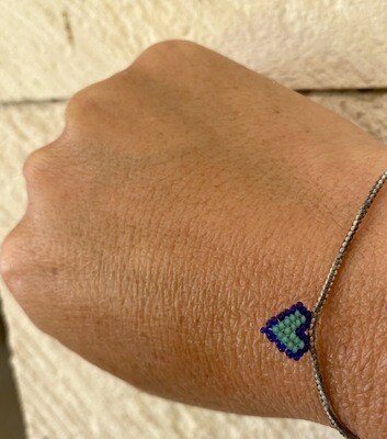 Pulsera corazón de chaquira azul
