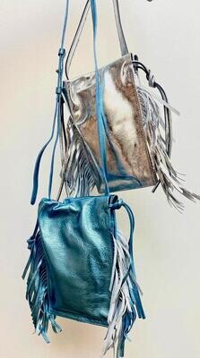 Bolsa Ilka Plata o azul metálico. Modelo Anía Tiny