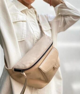 Bolsa Ilka Cross body beige. Modelo Perla