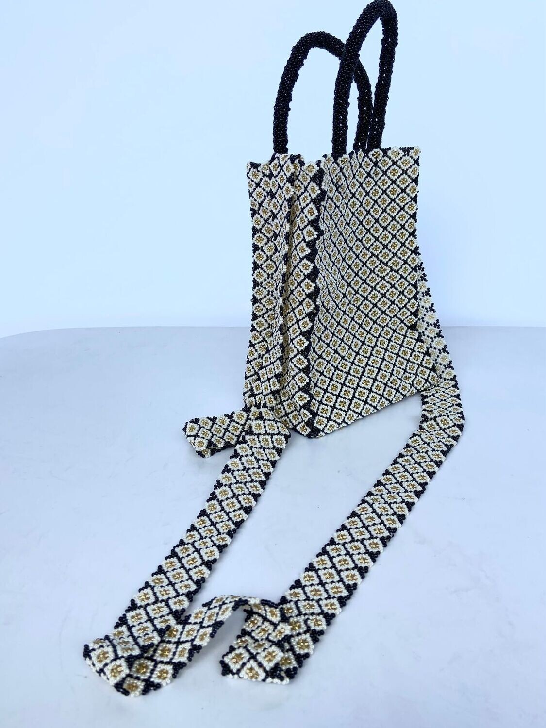 Bolsa Minahua Mini Tejida Chaquira Único Color Negra Blanca - D23