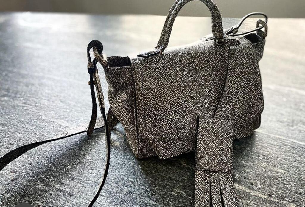 Bolsa Ilka Gris Macarena Mantarraya - D23