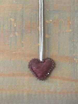 ​Collar corazón con piel