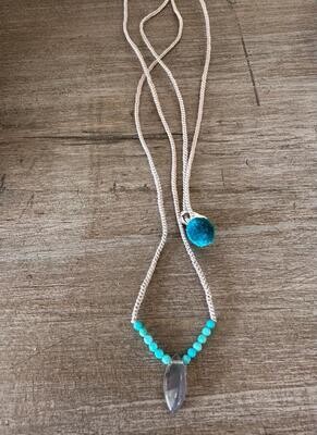 Collar got con turquesas e hilo de seda