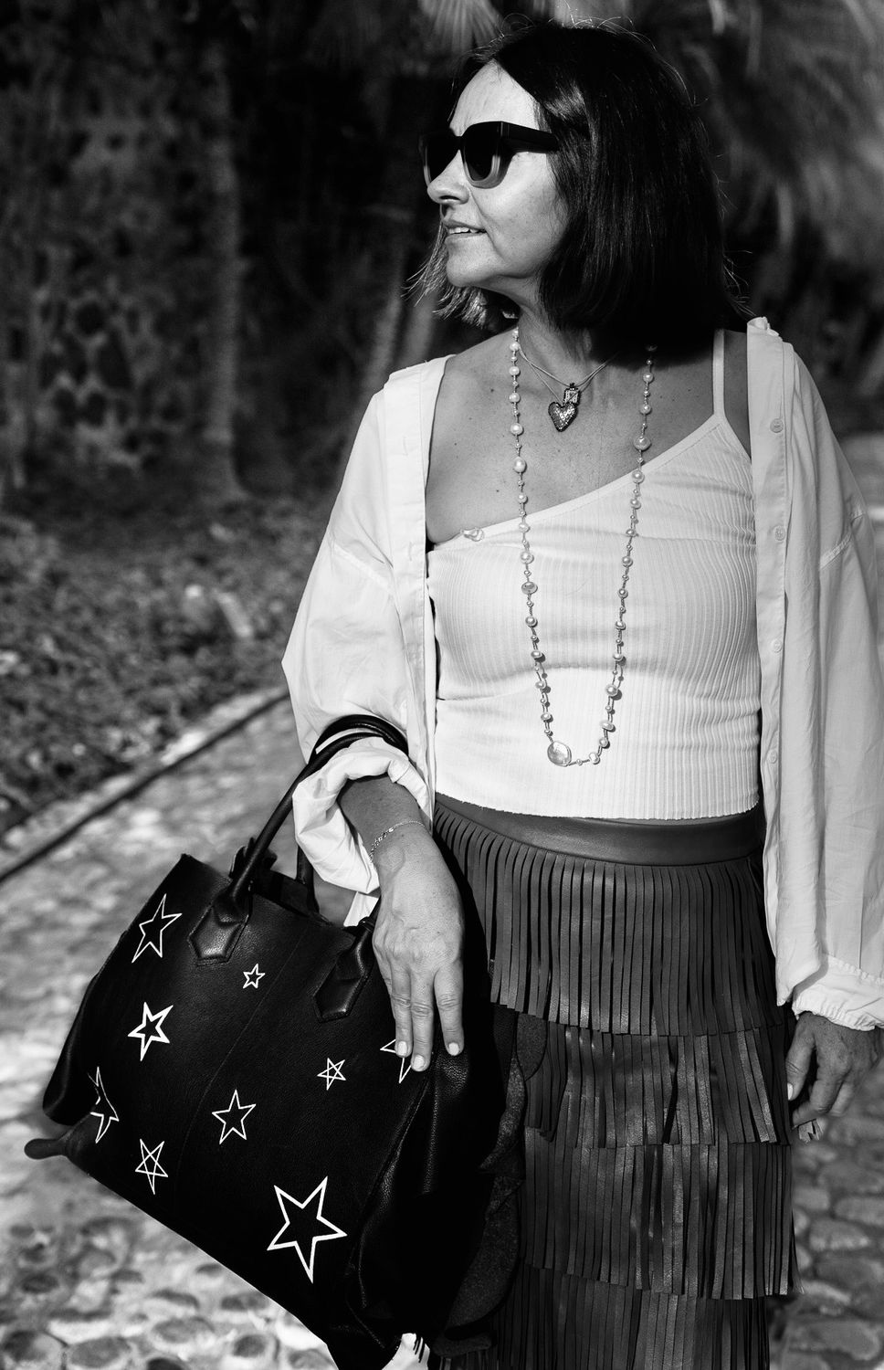 Bolsa Ilka negra personalizada con estrellas blancas pintadas a mano