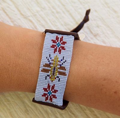 Pulsera colección bichos con piel y chaquira
