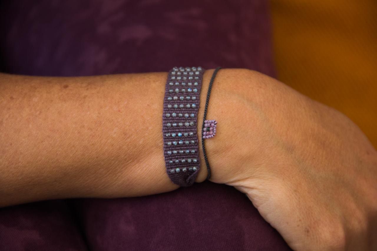 Pulsera morada telar