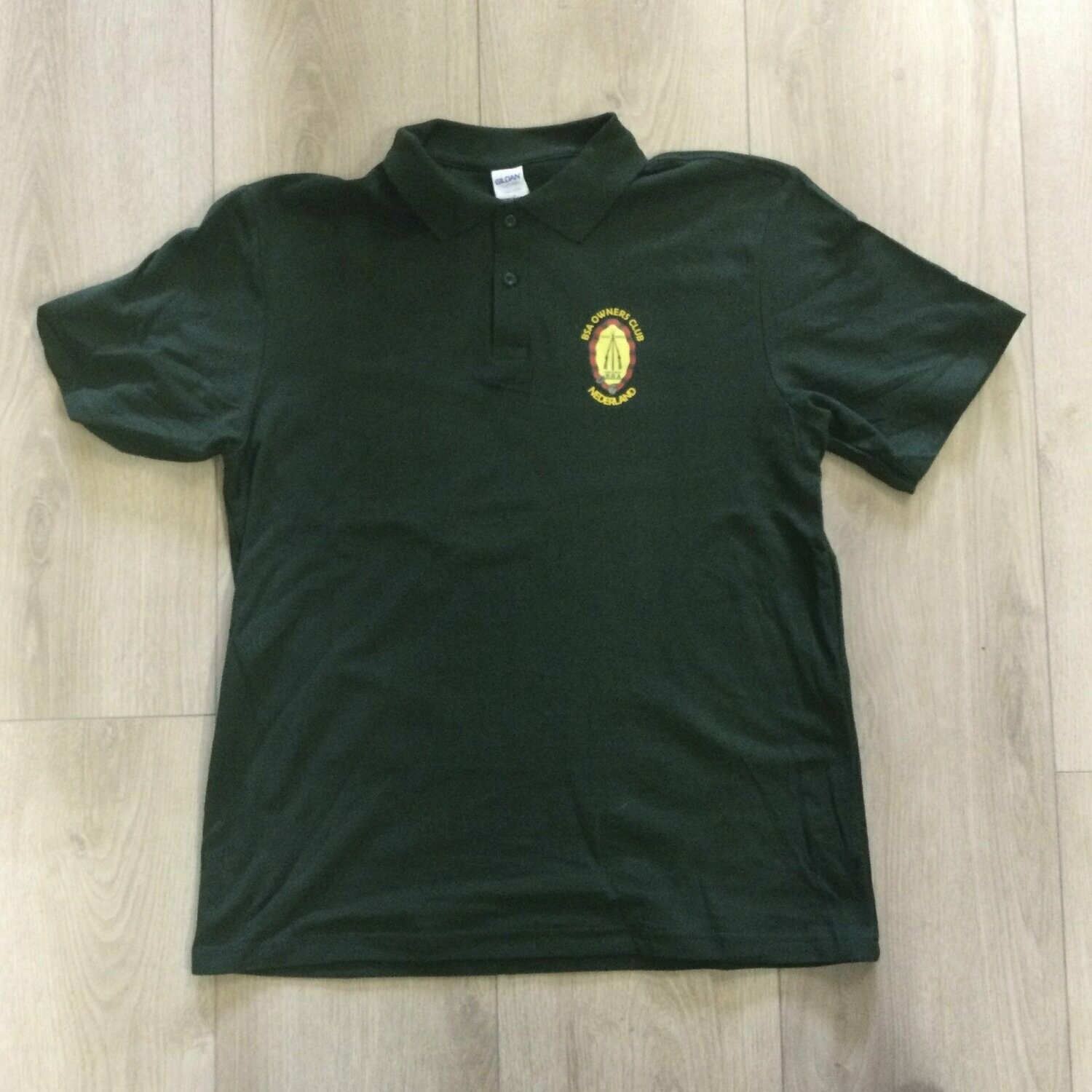 Poloshirt met Piled Arms-NL logo. Maat XXL