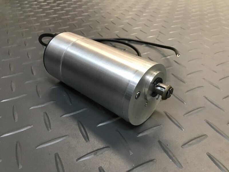 12v driefase wisselstroomdynamo voor de magdyno met  spanningsregelaar/ gelijkrichter, led koplamp en led achterlicht.