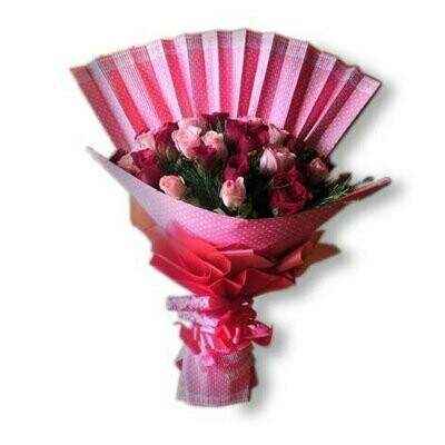 24 Pink and red mixed roses bouquet