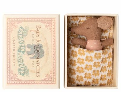 Schläfrige Babymaus in Matchbox - Rose