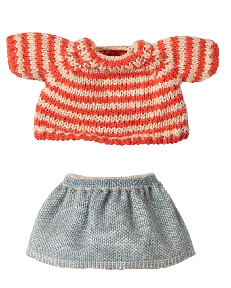 Strickpullover und Rock, Große Schwester Maus