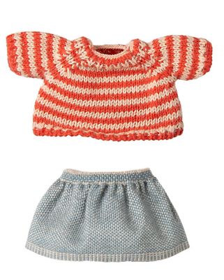 Strickpullover und Rock, Große Schwester Maus