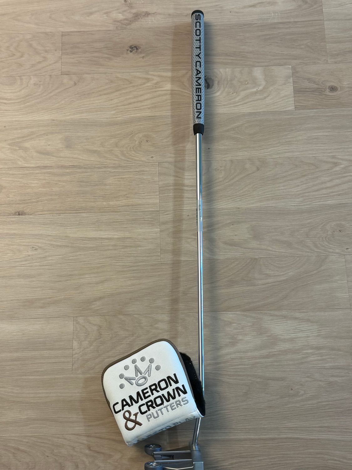 NEW Scotty Cameron Crown Futura 6M