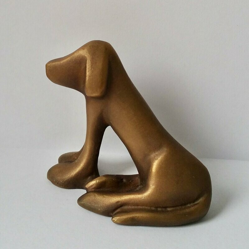Das Bild zeigt  die Bronzeskulptur "Friendshund" von Bildhauer Oliver Pohl aus Haste.