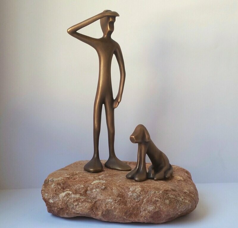 Das Bild zeigt  eine Bronzeskulptur "Friends mit Friendshund" von Bildhauer Oliver Pohl aus Haste im Schaumburger Land.