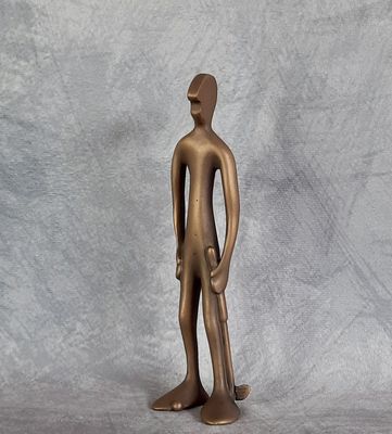 Bronzeskulptur "Kleiner golfspielender Friend" von Bildhauer Oliver Pohl aus Haste im Schaumburger Land