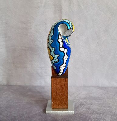 Blau-gelbe Eulen-Skulptur