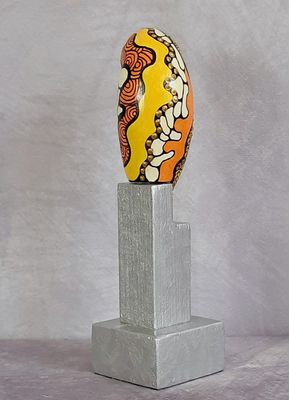 Orange-gelbe Popart Eulen-Skulptur