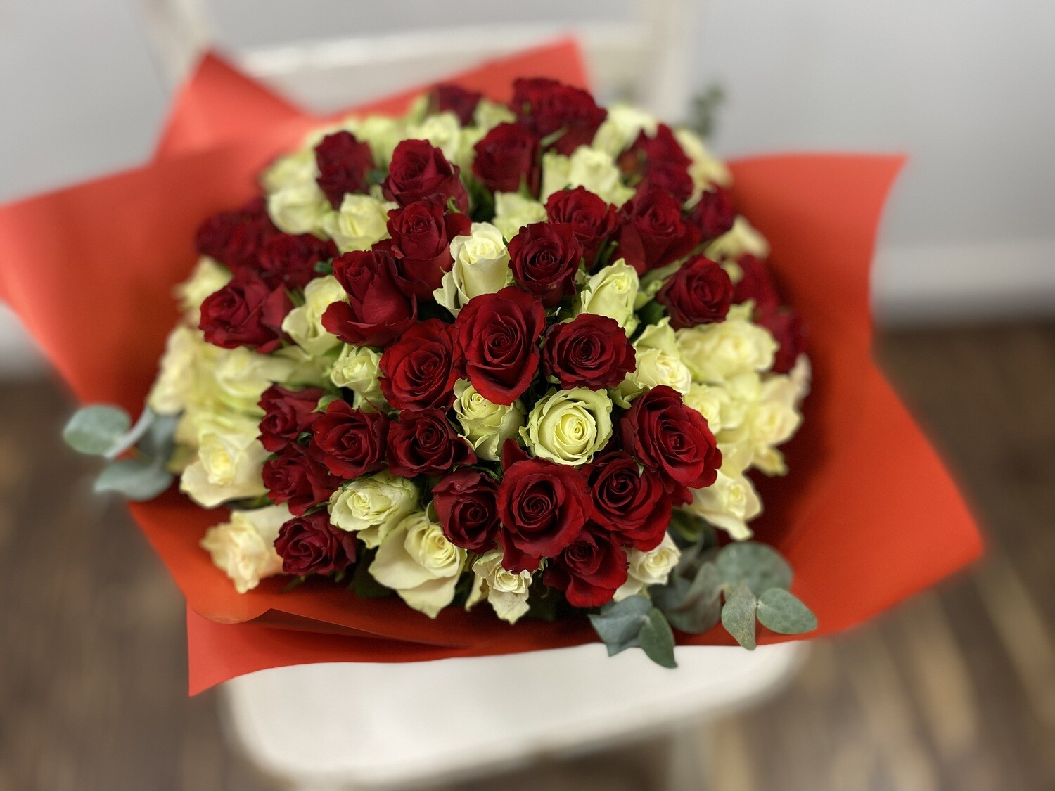 Raudonų ir baltų rožių puokštė „Mano meilei“