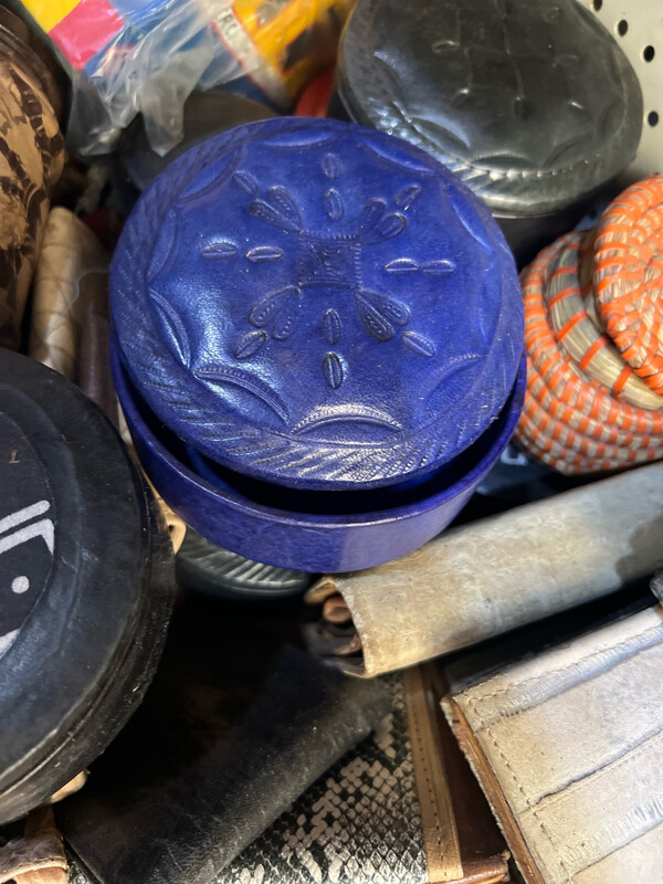 Petite boîte à bijoux en simili cuir bleu