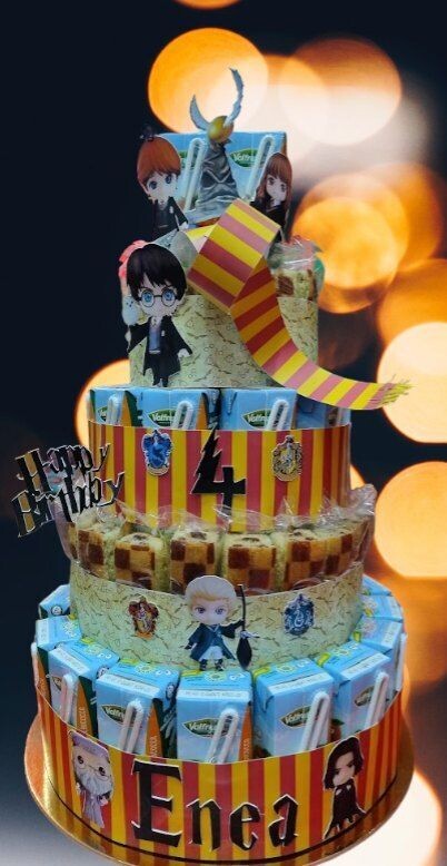 TORTA MERENDINE E SUCCHI TEMA HARRY POTTER PER 30 BAMBINI
SPEDIZIONE GRATUITA