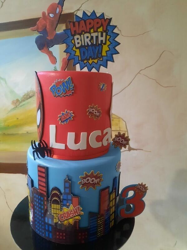 TORTA SCENOGRAFICA SPIDERMAN 
IN GOMMA