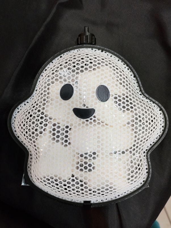 Scatola a forma di fantasma a HALLOWEEN con marshmallows Scatola a forma di fantasma a HALLOWEEN con marshmallows