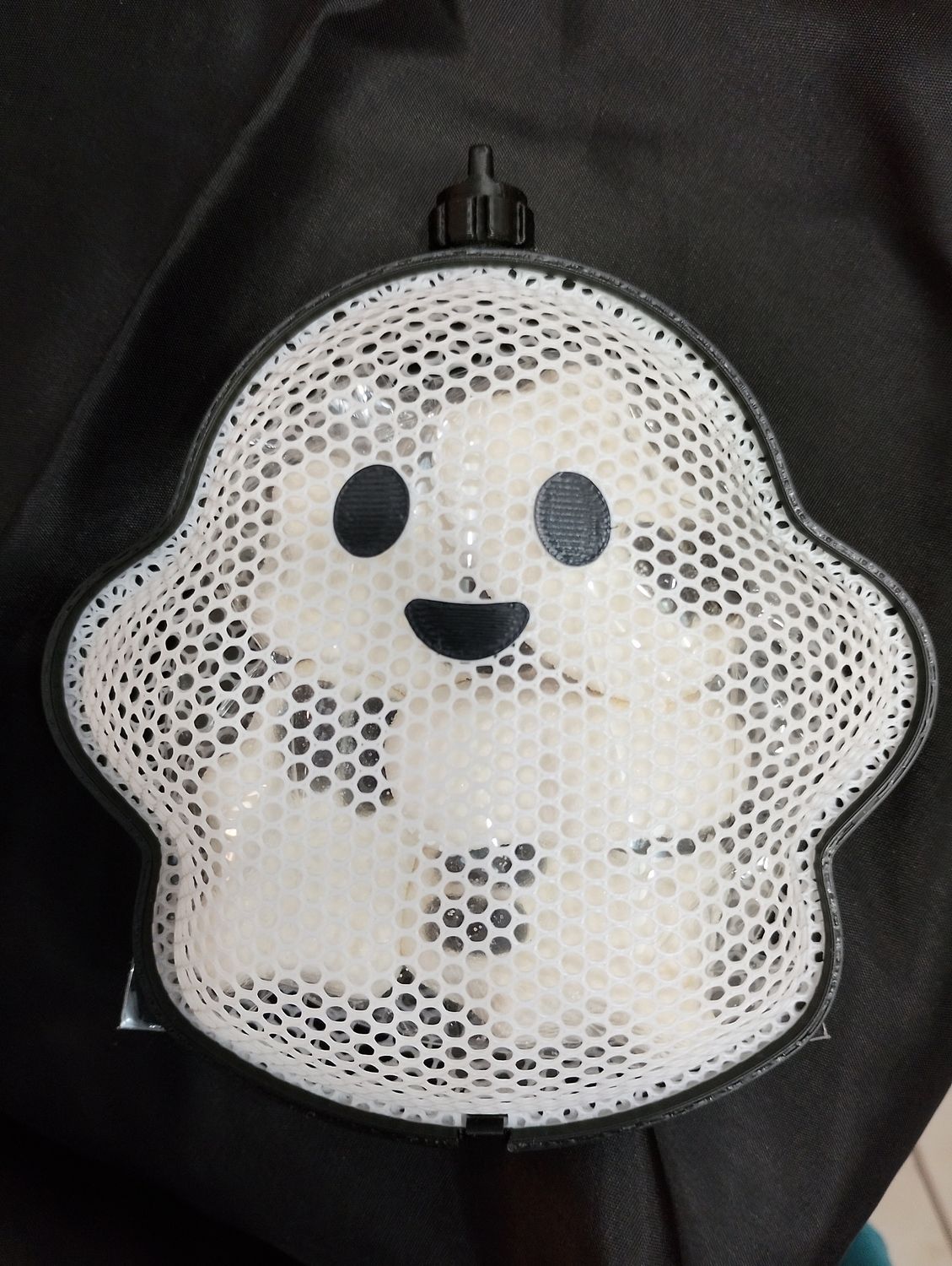 Scatola a forma di fantasma a HALLOWEEN con marshmallows Scatola a forma di fantasma a HALLOWEEN con marshmallows