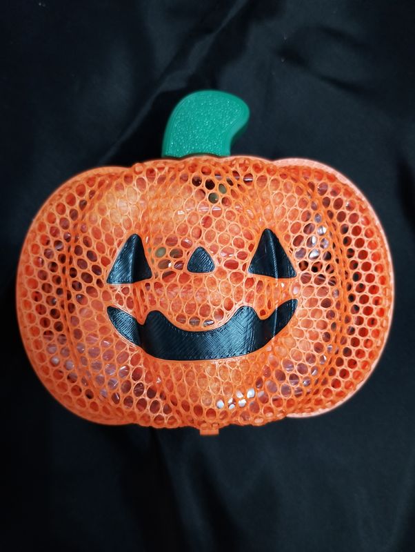 Scatola a forma di zucca HALLOWEEN con marshmallows Scatola a forma di zucca HALLOWEEN con marshmallows