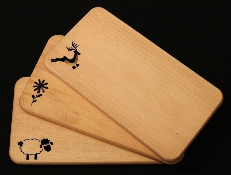 3 Frühstücksbrettchen mit Laserschnitt 3 Frühstücksbrettchen mit Laserschnitt mit den Motiven Hirsch Blume und Schaf aus Buche geölt