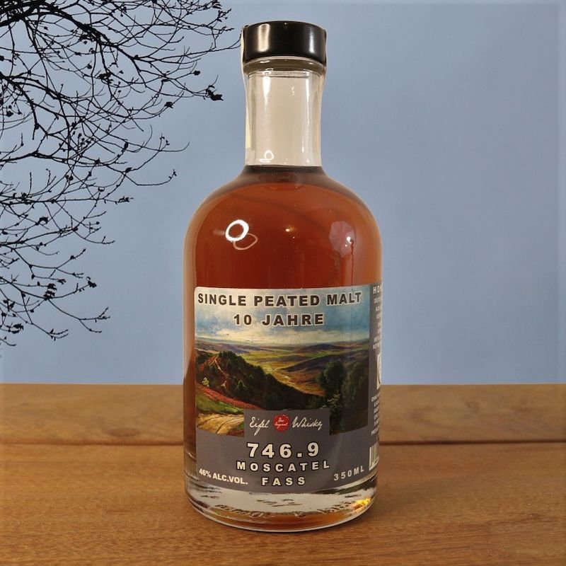 746.9 Single Peated Malt- 10Y Moscatel C. Eifel Whisky 746.9 Single Malt getorft 10 Jahre alt 350ml