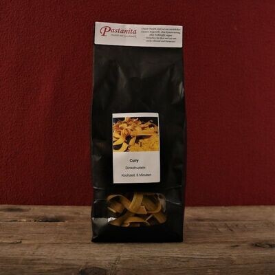 Dinkel Currynudeln in Papier verpackt von Pastanita