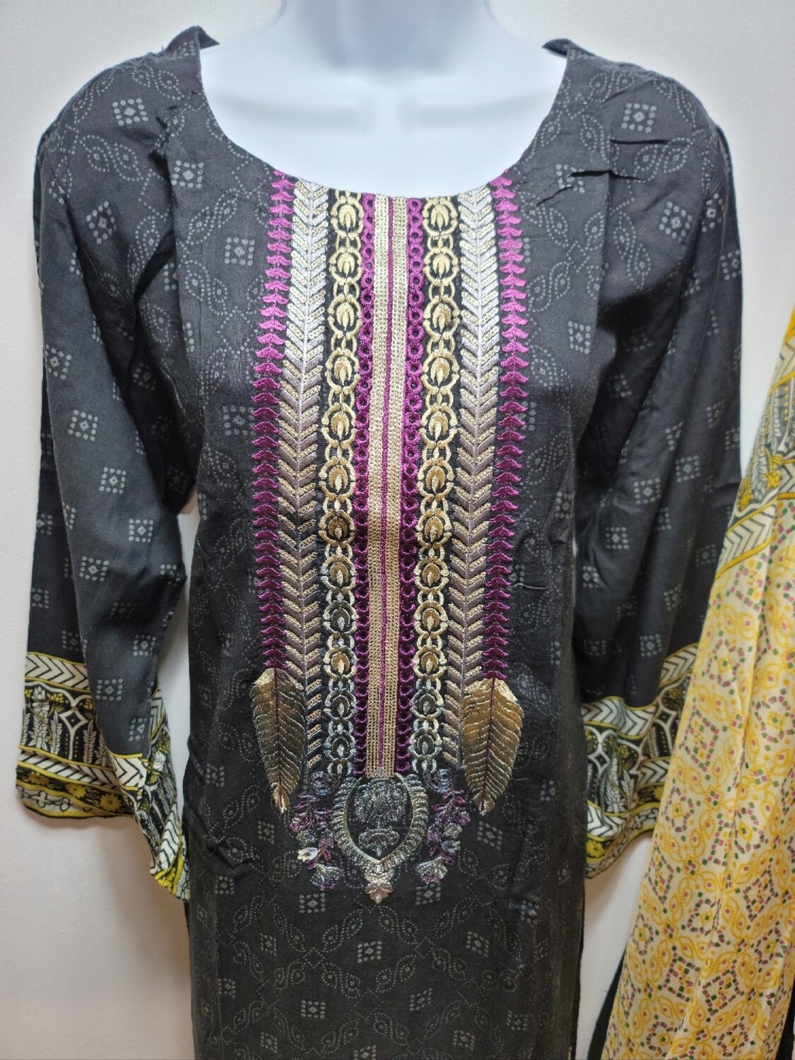 Pakistani linen suits with chiffon dupatta