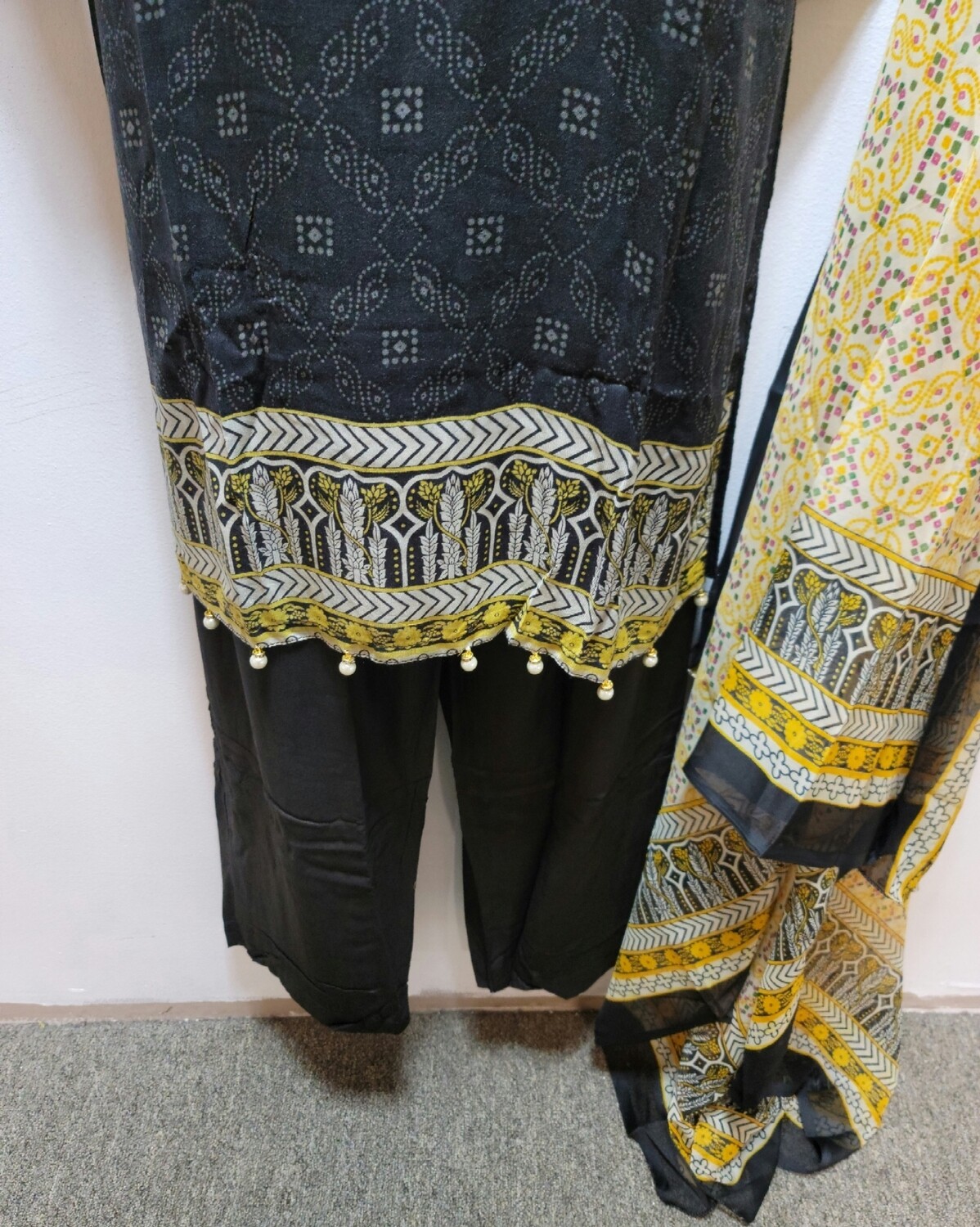 Pakistani linen suits with chiffon dupatta