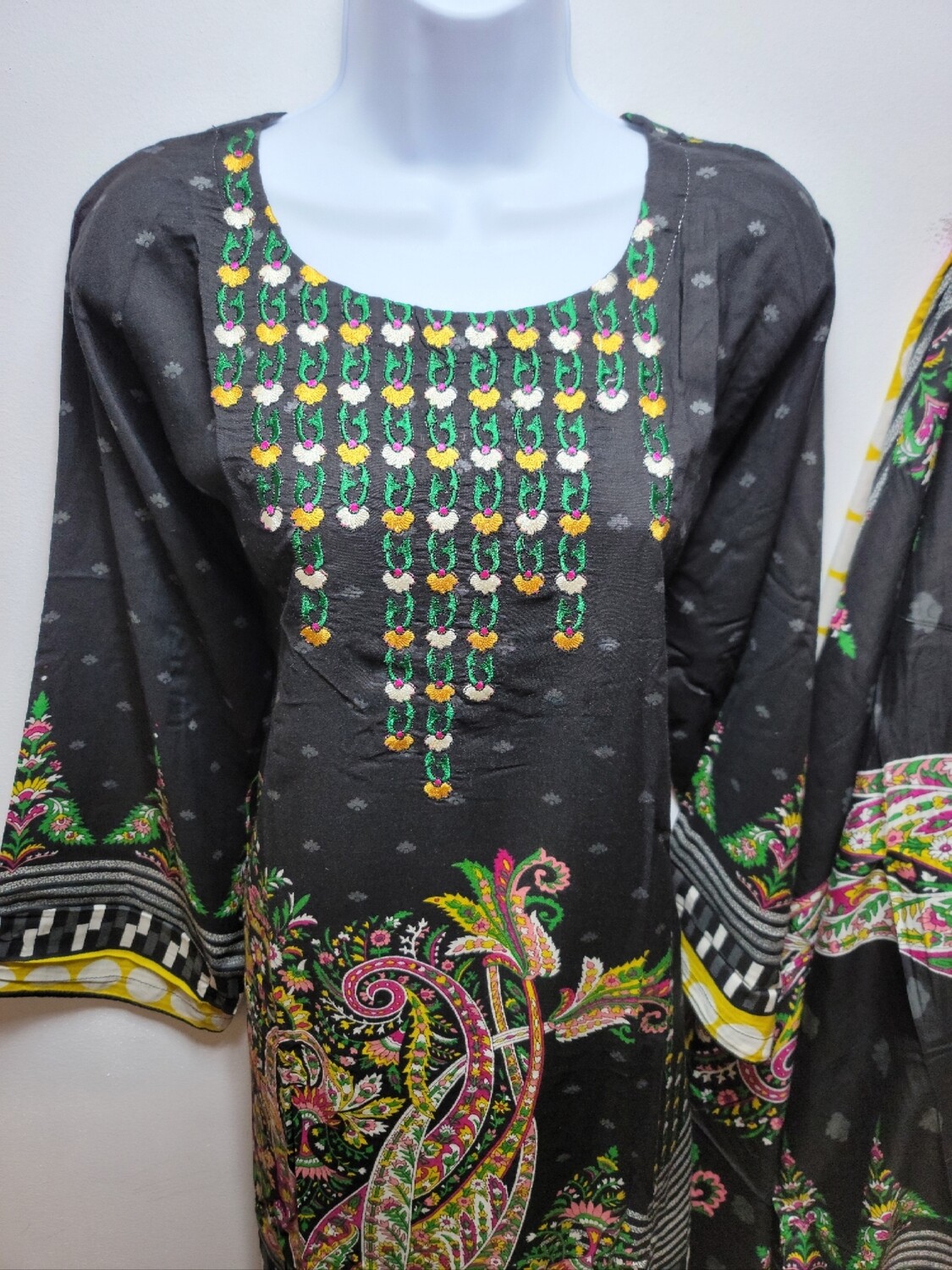 Pakistani linen suits with linen dupatta
