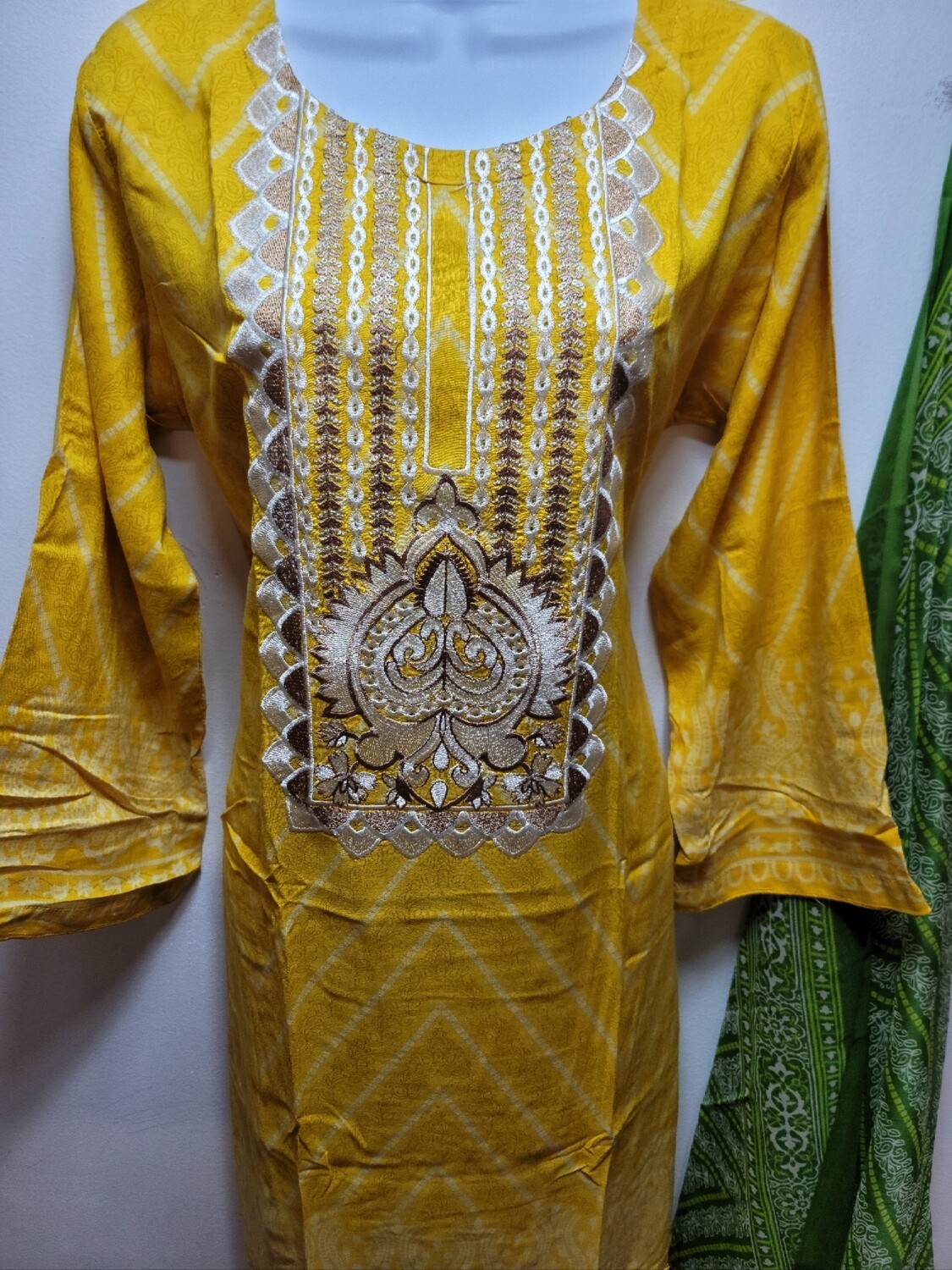 Pakistani linen suits with chiffon dupatta