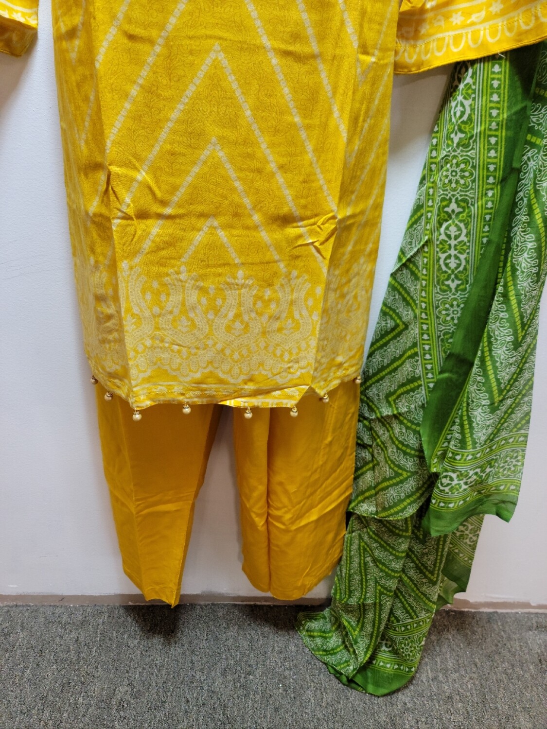 Pakistani linen suits with chiffon dupatta