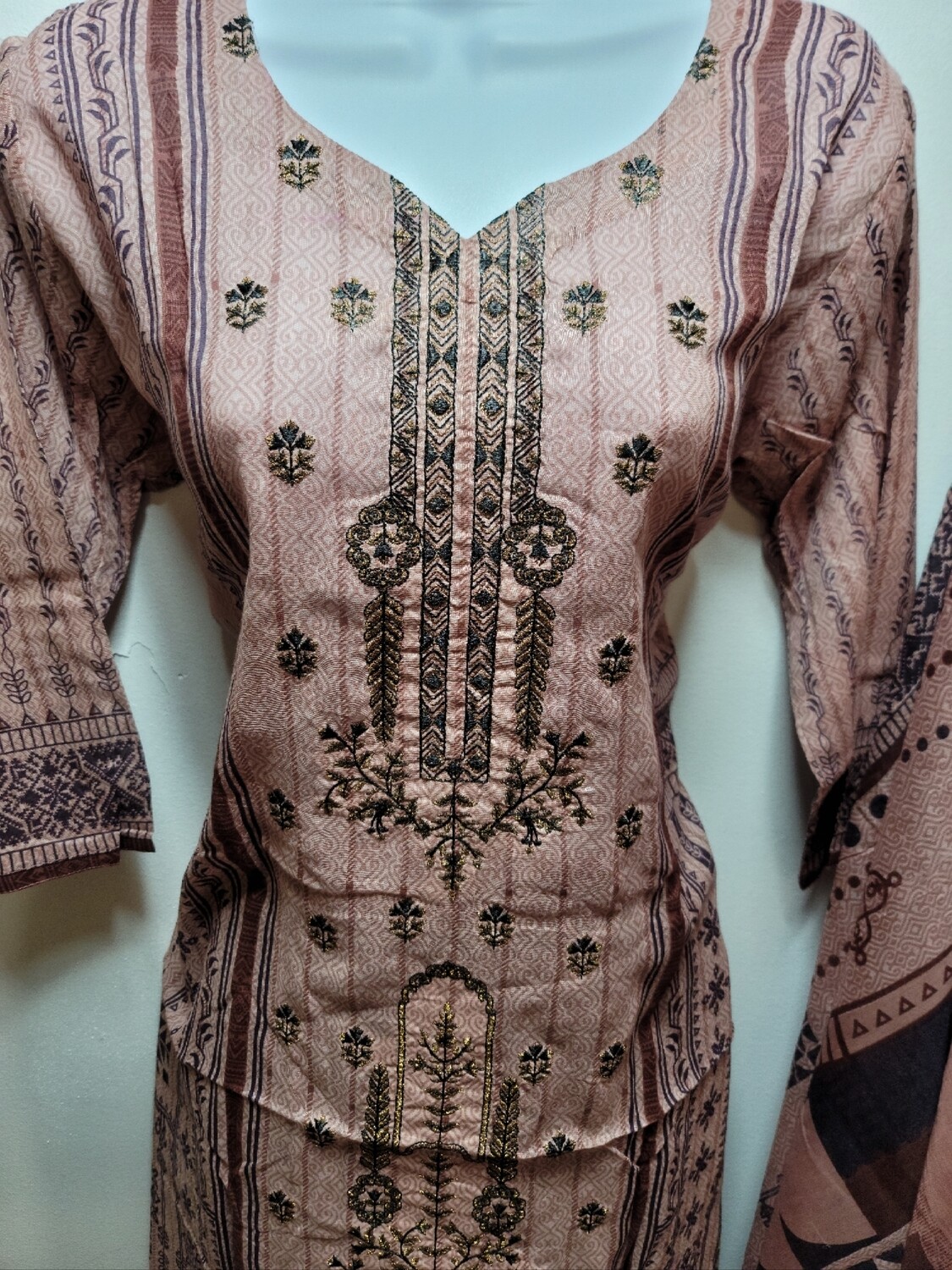 Raisin- Pakistani Embroidered Cotton Suit